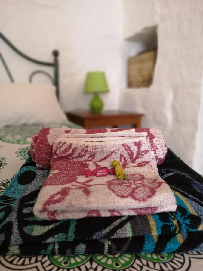Dimora Verde B Con Trullo Masseria Poesia Cisternino Bagian luar foto