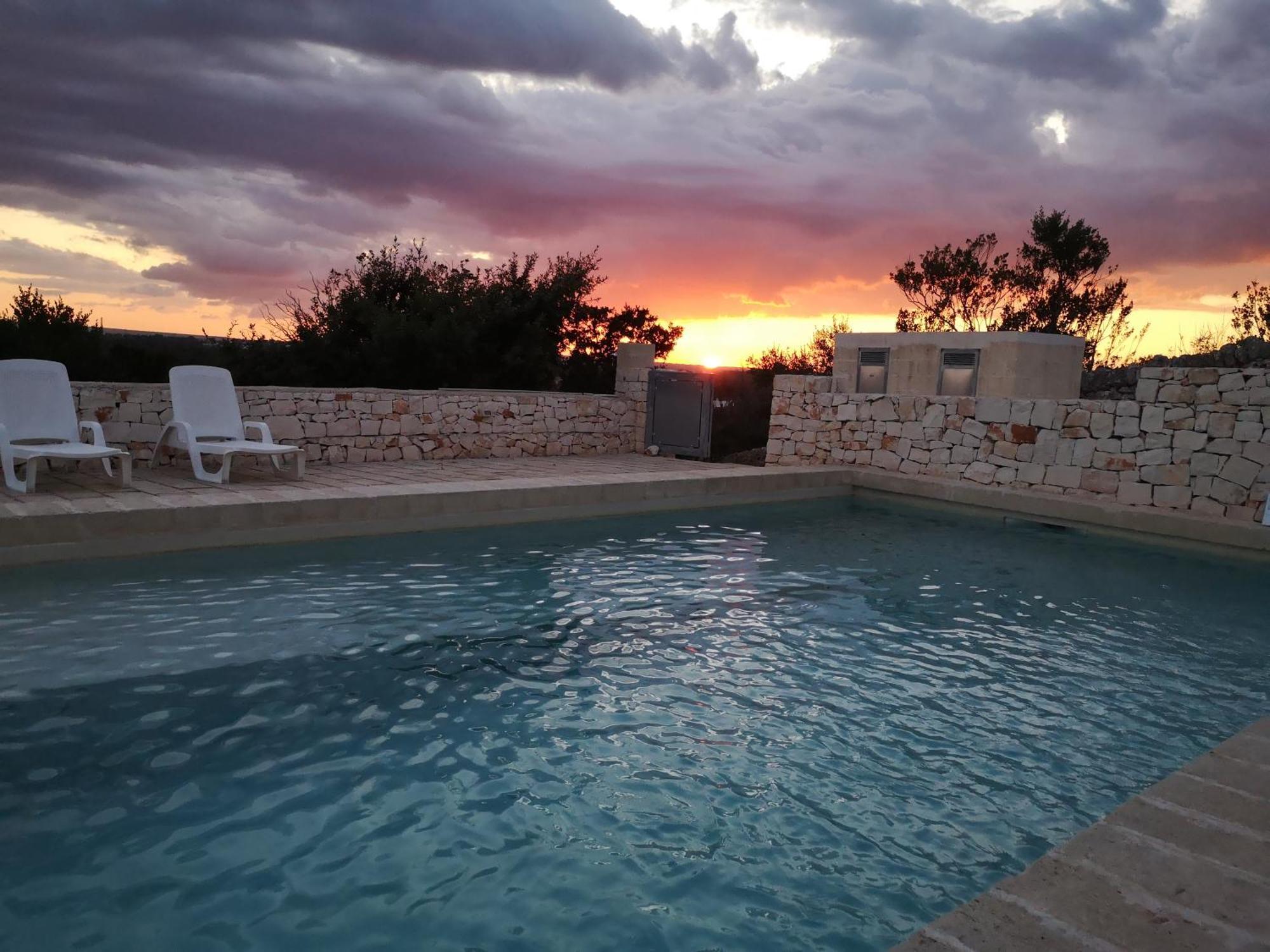 Dimora Verde B Con Trullo Masseria Poesia Cisternino Bagian luar foto